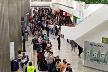 Abarrotado Aeropuerto de Ciudad de México en plena pandemia