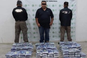 En Cajas de plátano llevaba oculto 178 paquetes de cocaína; fue detenido en Huixtla.