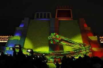 «Memoria Luminosa» en el Zócalo de la ciudad de México.