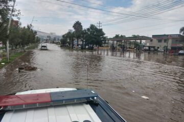 Desbordamiento de arroyo El Seco causa inundaciones en Tlaquepaque y Tlajomulco