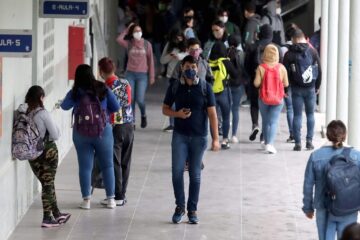 México suma 303 muertes y dos mil contagios por COVID en 24 horas