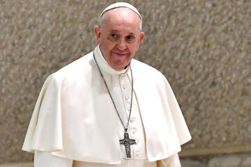 Participación del Papa Francisco en inversión fallida llega a juicio