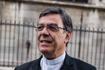 Papa Francisco afirma que relación de ex-arzobispo de París con mujer “no es un pecado grave”