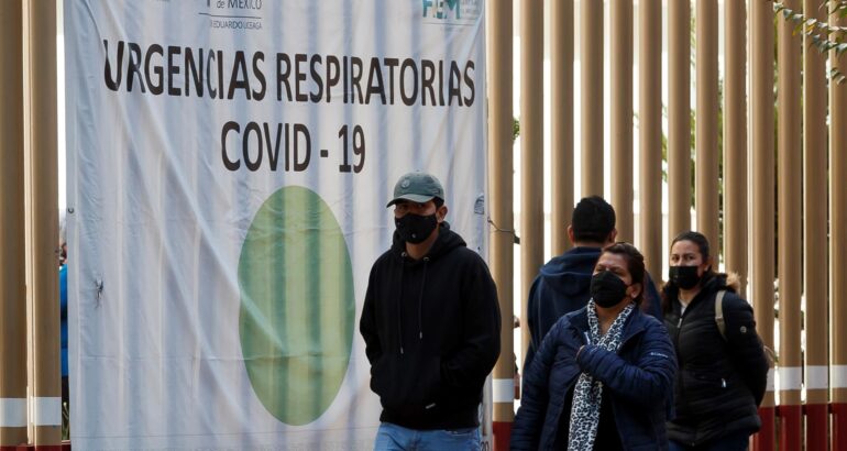 Atención de pacientes COVID-19 en Hospital General de México. Foto de EFE