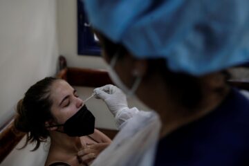 Pandemia sigue al alza en Brasil con casi 50 mil nuevos casos de COVID-19