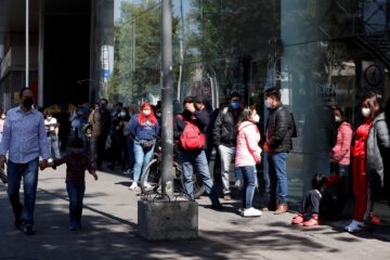 Largas filas para pruebas de COVID-19 en la Ciudad de México