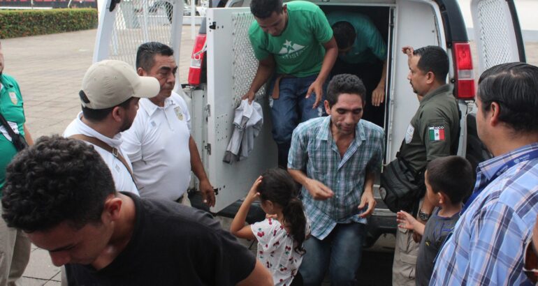 Rescatan a 388 migrantes en dos operativos en Veracruz. Foto de EFE