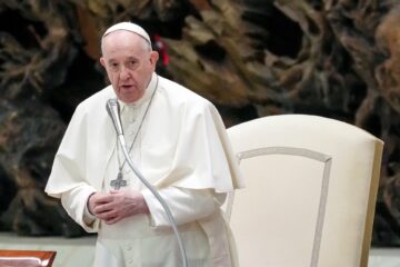 Papa Francisco advierte de la actual “infodemia” contra la información oficial