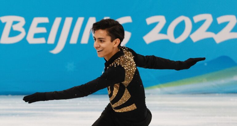 Donovan Carrillo hace historia al clasificar a la final de patinaje artístico en Beijing 2022. Foto de EFE