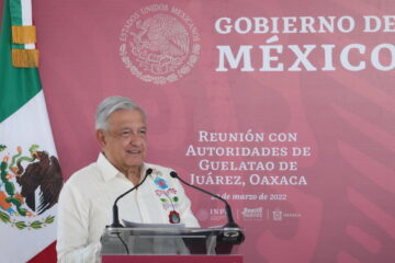“Conservadores nos van a seguir haciendo lo que el viento a Juárez”, dice López Obrador desde Guelatao