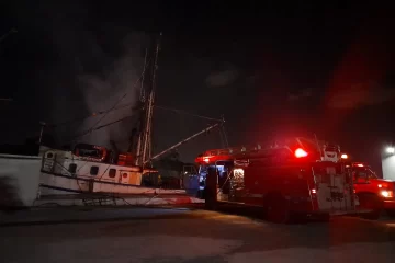 Se incendian dos barcos camaroneros en Tampico, Tamaulipas