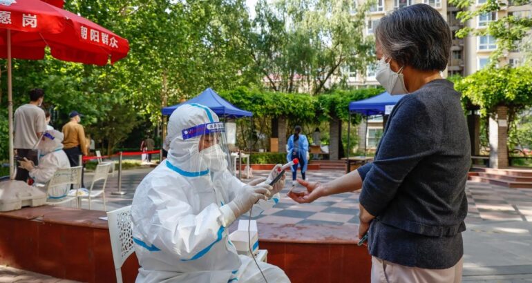 Medidas sanitarias contra COVID-19 en Beijing tras rebrote de casos en China. Foto de EFE