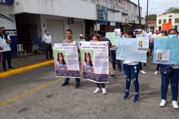 Marchan en Chiapas para pedir justicia por Valeria Estefany y localizar a Monserrat