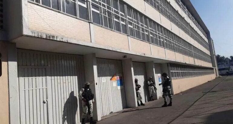 Guardia Nacional resguarda secundaria de la Venustiano Carranza. Foto de Excélsior