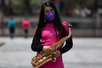Saxofonista María Elena Ríos denuncia presuntos sobornos para que su agresor salga de la cárcel