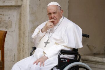 Recorte a recursos destinados a salud es un atentado contra la humanidad, asegura papa Francisco