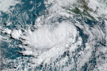 Depresión Dos-E evoluciona a la tormenta tropical Blas