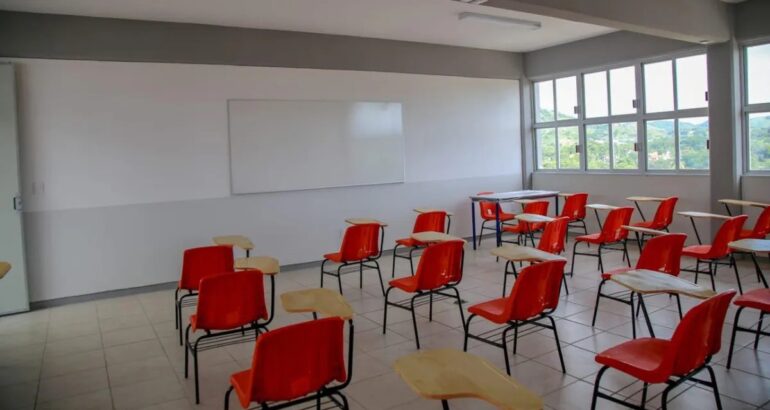 Salón de clases vacío. Foto-López-Dóriga Digital.