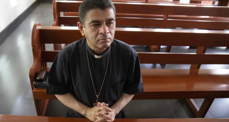 El obispo nicaragüense Rolando Álvarez, en una fotografía de archivo. Foto de EFE