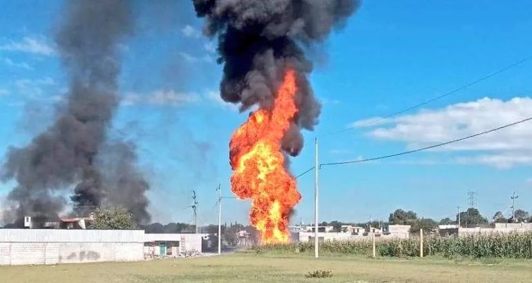 Explosión de ducto en Amozoc, Puebla. Foto de @ferperezcorona