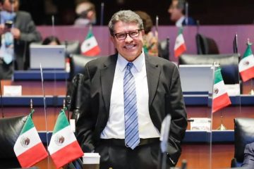 Ricardo Monreal llama a la unidad en Morena; pide a senadores no olvidar “origen ni compromiso”