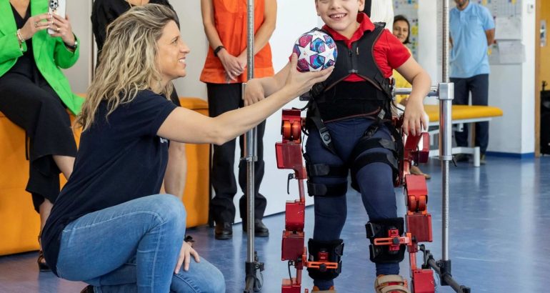 Llega a México primer exoesqueleto para ayudar a niños con parálisis cerebral. Foto de @MarsiBionics
