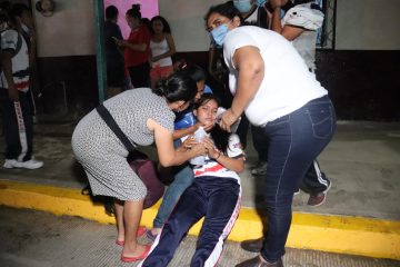 Padres de alumnos intoxicados en Chiapas piden destitución de director de secundaria
