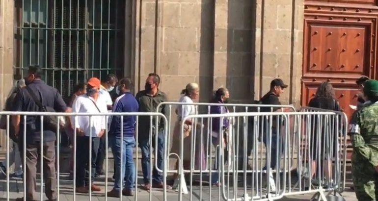 Padres de los 43 normalistas de Ayotzinapa en Palacio Nacional. Captura de pantalla