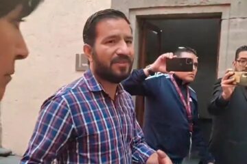 Video Exmilitar interrumpe a gritos conferencia matutina; pide ayuda a AMLO