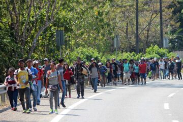 Parte desde Tapachula primera caravana migrante rumbo a EE.UU.