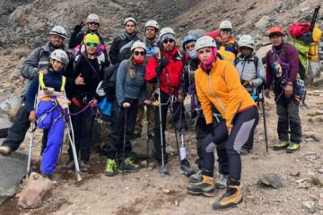 Sobrevivientes de cáncer en México escalan montañas para dar esperanza