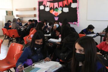 Escuelas abren puertas a niños migrantes en fronteras de México
