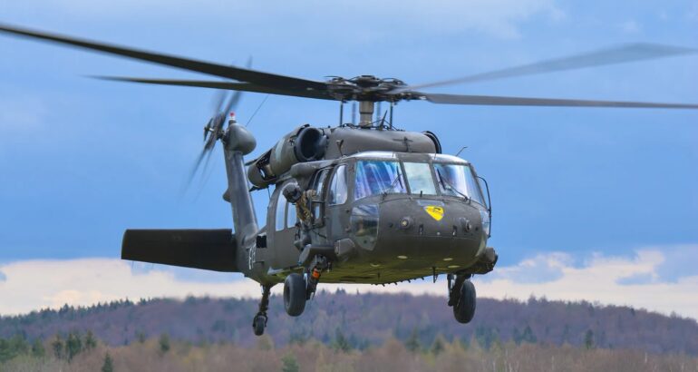 Helicóptero Black Hawk HH-60 utilizado por el Ejército de EE.UU. Foto de US Army