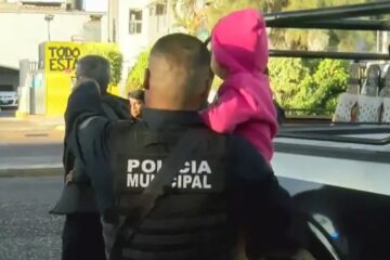 Hallan a niña deambulando en calles de Guadalajara; salió de su casa mientras su papá dormía