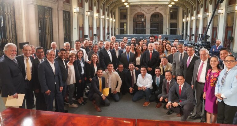 López Obrador se reúne con gobernadores en Palacio Nacional. Foto de Twitter López Obrador