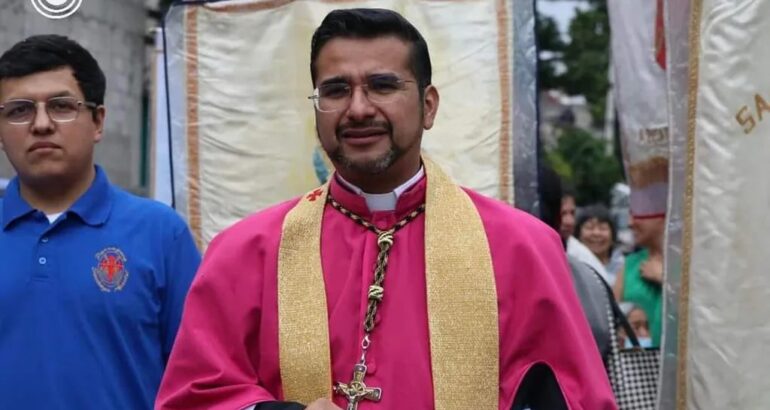 Falso sacerdote en la alcaldía Azcapotzalco. Foto de @PadreJosedeJes