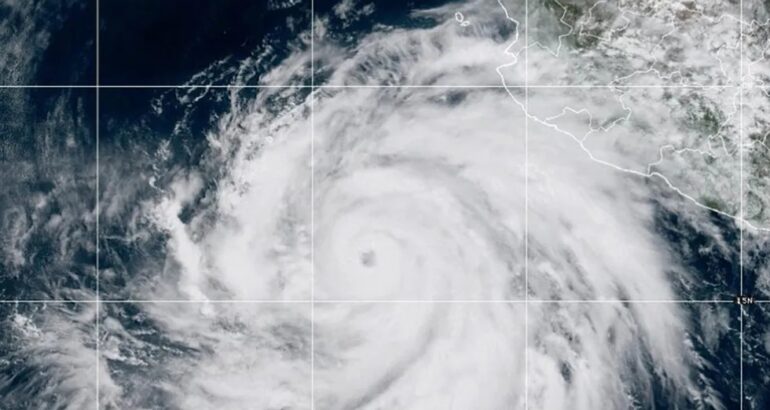 Huracán Hilary. Foto de GOES / NOAA