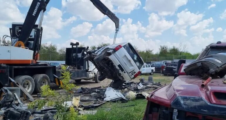 Destrucción de vehículos blindados en Tamaulipas. Foto de FGR