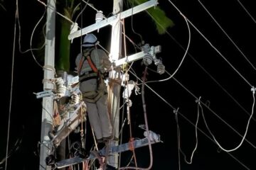 Acapulco tiene restablecido suministro eléctrico al 55%; Guerrero, por encima del 75%: CFE