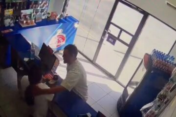 Video Sujeto intenta violar a empleada de farmacia en Mexicali; fue detenido