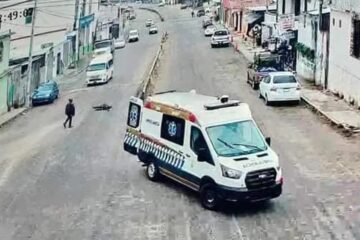 Video Ambulancia tira a paciente en calles de Chiapas