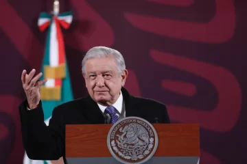 INE ordena a López Obrador bajar contenido de página web que lleva su nombre