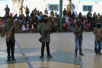 Abren investigación contra autodefensa por armar a menores en Guerrero
