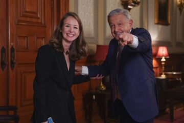 INE ordena a López Obrador bajar su entrevista con periodista rusa