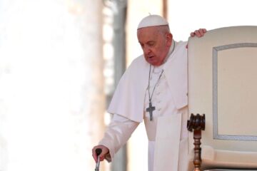 Papa Francisco pide hacer “todos los esfuerzos” para negociar el final de las guerras.