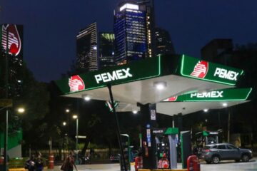 Producción petrolera de Pemex toca fondo, después de más de 45 años cae en su nivel más bajo.