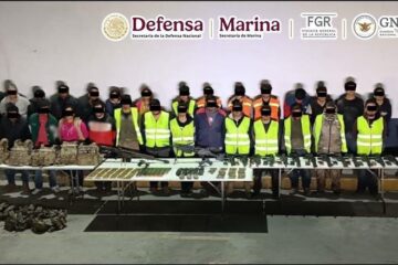 27 detenidos con un arsenal en Nuevo León, entre ellos mujeres y menores de edad.