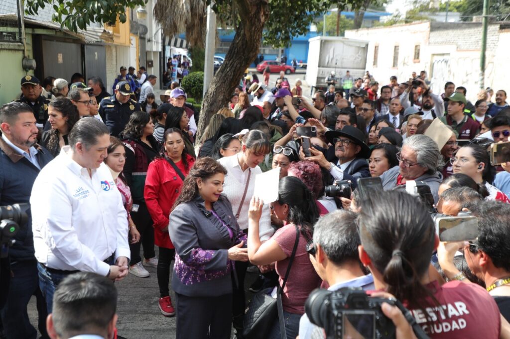 11a Jornada de gobierno casa por casa en la colonia portales encabezada por Clara Brugada.