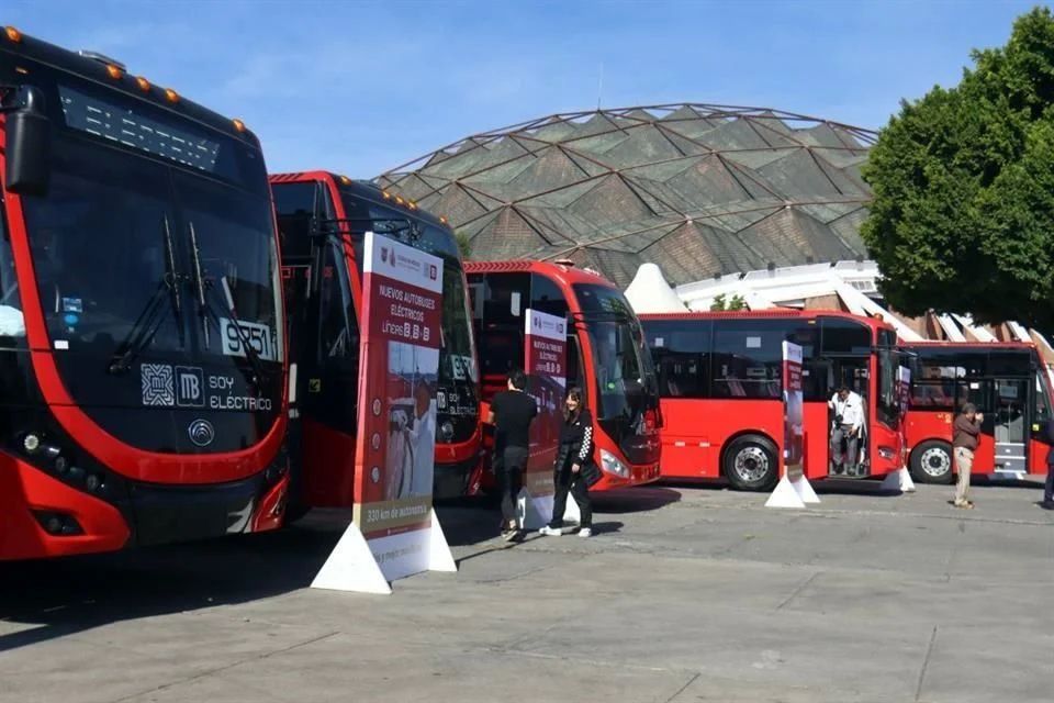 En febrero de 2023 se dio el banderazo de salida a las primeras unidades eléctricas del Metrobús. Crédito: Alejandro Mendoza Mendoza.