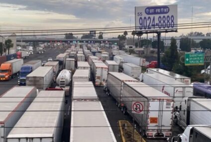 Se aplicaron cierres en la autopista México-Querétaro por traslado de reactores de Pemex.